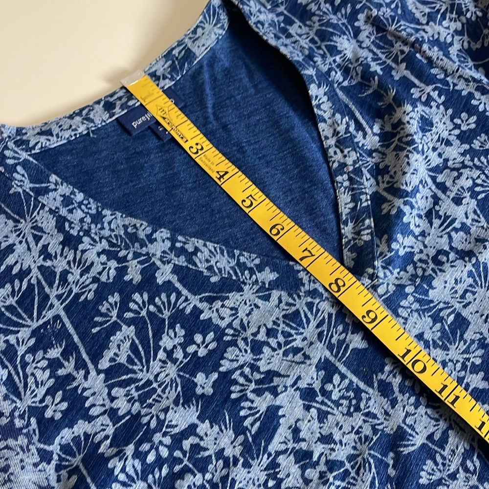 Pure Jill Indigo V-Neck Blue top with flower print and front pocket- Large - Picture 10 of 12